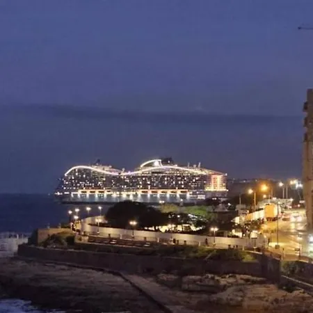 Luxurious Near Valletta Ferry P1 Apartment Sliema