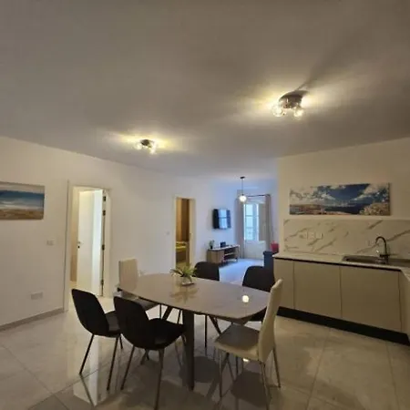 Luxurious Near Valletta Ferry P1 Apartment Sliema