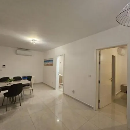 Luxurious Near Valletta Ferry P1 Apartment *