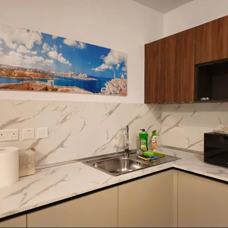 Luxurious Near Valletta Ferry P1 Apartmán